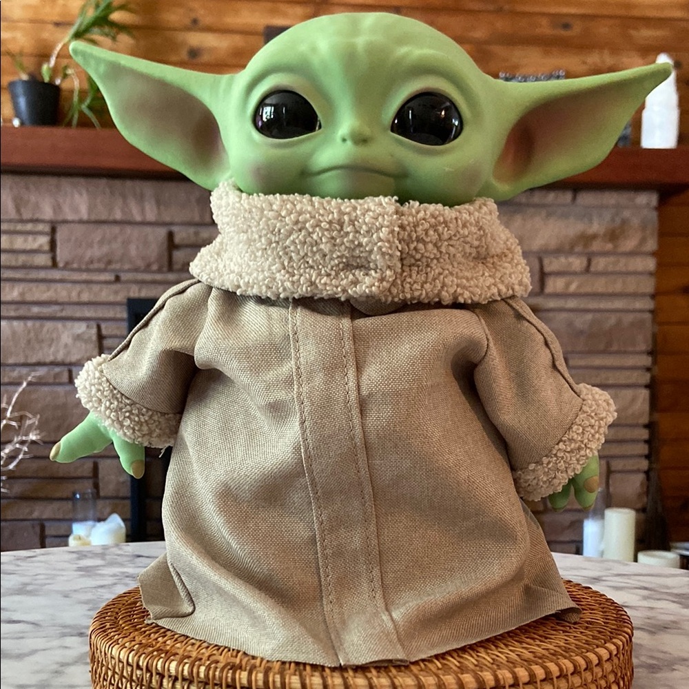 Baby Yoda Stars Wars:The Mandalorian Child Plush